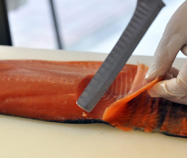 biar-dapat-promosi-restoran,-puluhan-warga-taiwan-ganti-nama-jadi-‘salmon’