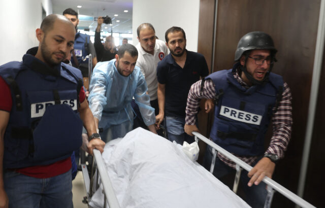 wartawan-aljazeera-tewas-ditembak-saat-liput-serangan-israel,-memicu-kecaman-global
