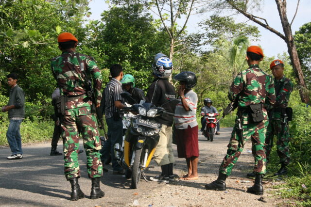 enam-anggota-tni-terlibat-pembunuhan-sadis-berkedok-jual-senjata-di-mimika-papua